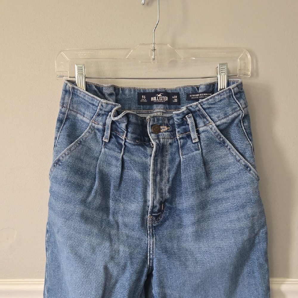 Hollister Relaxed Pleated Light Blue Denim Jeans